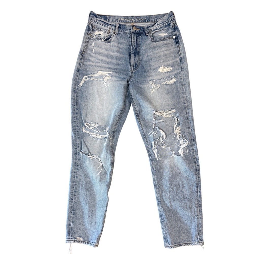 American Eagle Outfitters Mom Jean Light Wash Distressed Ripped High Rise Size 6